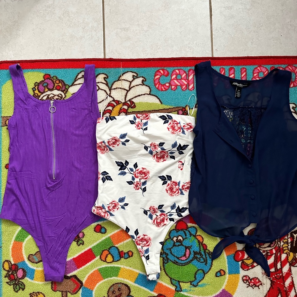 Woman’s bundle of 3. 🩷
